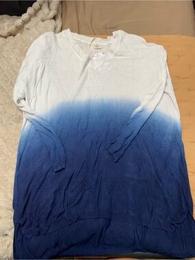 Dip-Dye V-Neck Sweater Tunic in White and Blue